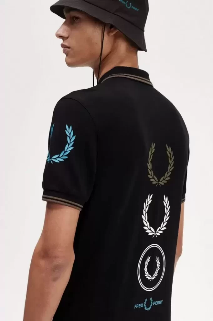 Tricou polo bărbătesc cu logo grafic Tricou polo bărbătesc cu logo grafic