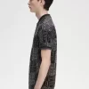 Tricou polo pentru bărbați cu grafică blocată Tricou polo pentru bărbați cu grafică blocată