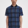 Tricou polo pentru bărbați cu guler fermoar și model tartan Glitch Tricou polo pentru bărbați cu guler fermoar și model tartan Glitch