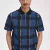 Tricou polo pentru bărbați cu guler fermoar și model tartan Glitch Tricou polo pentru bărbați cu guler fermoar și model tartan Glitch