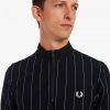 Tricouri polo cu guler tip pâlnie și dungi fine Tricouri polo cu guler tip pâlnie și dungi fine